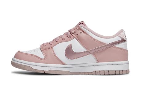 schoenen nike roze|Nike Factory Stores.